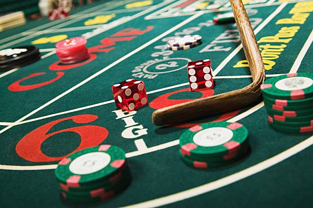 Betting layout for live roulette
